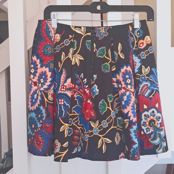 Alice&Olivia pretty Black Floral Mini Skirt w,pleats,pockets EUC sz4 - Picture 5 of 9